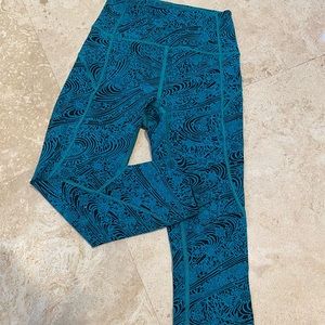 Lululemon In Movement Crop - 19”